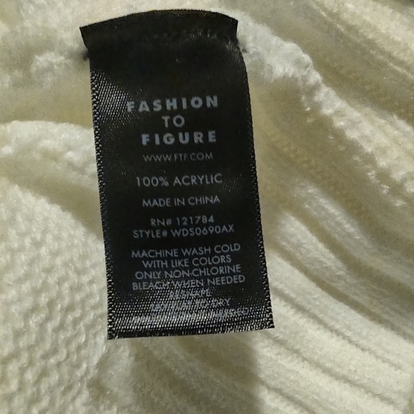 Off the Shoulder Fringe Sweater Size 1 Plus Size NWOT - Picture 6 of 8